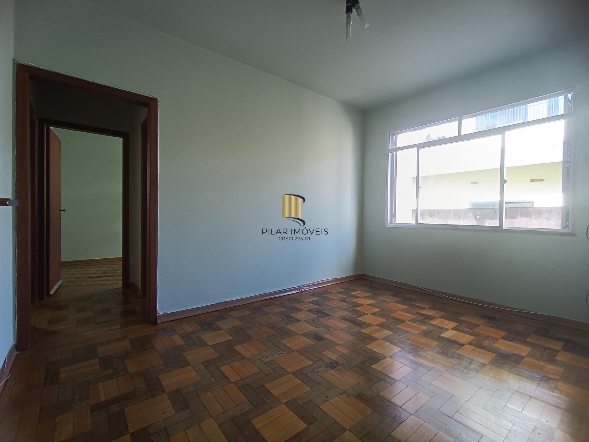Apartamento 02 dormitórios sem garagem e sem elevador no bairro Cristo Redentor