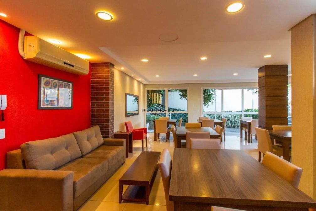 Cobertura de 01 dormitório com 02 vagas de garagens escrituradas