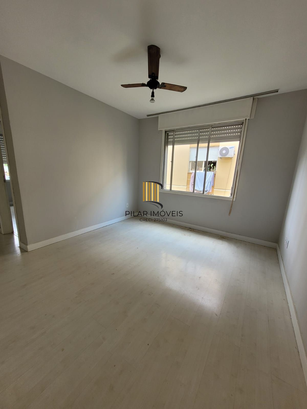 Vende apartamento de 2 dormitórios no Passo da Areia, condomínio ao lado do Conceição - Pilar Imóveis