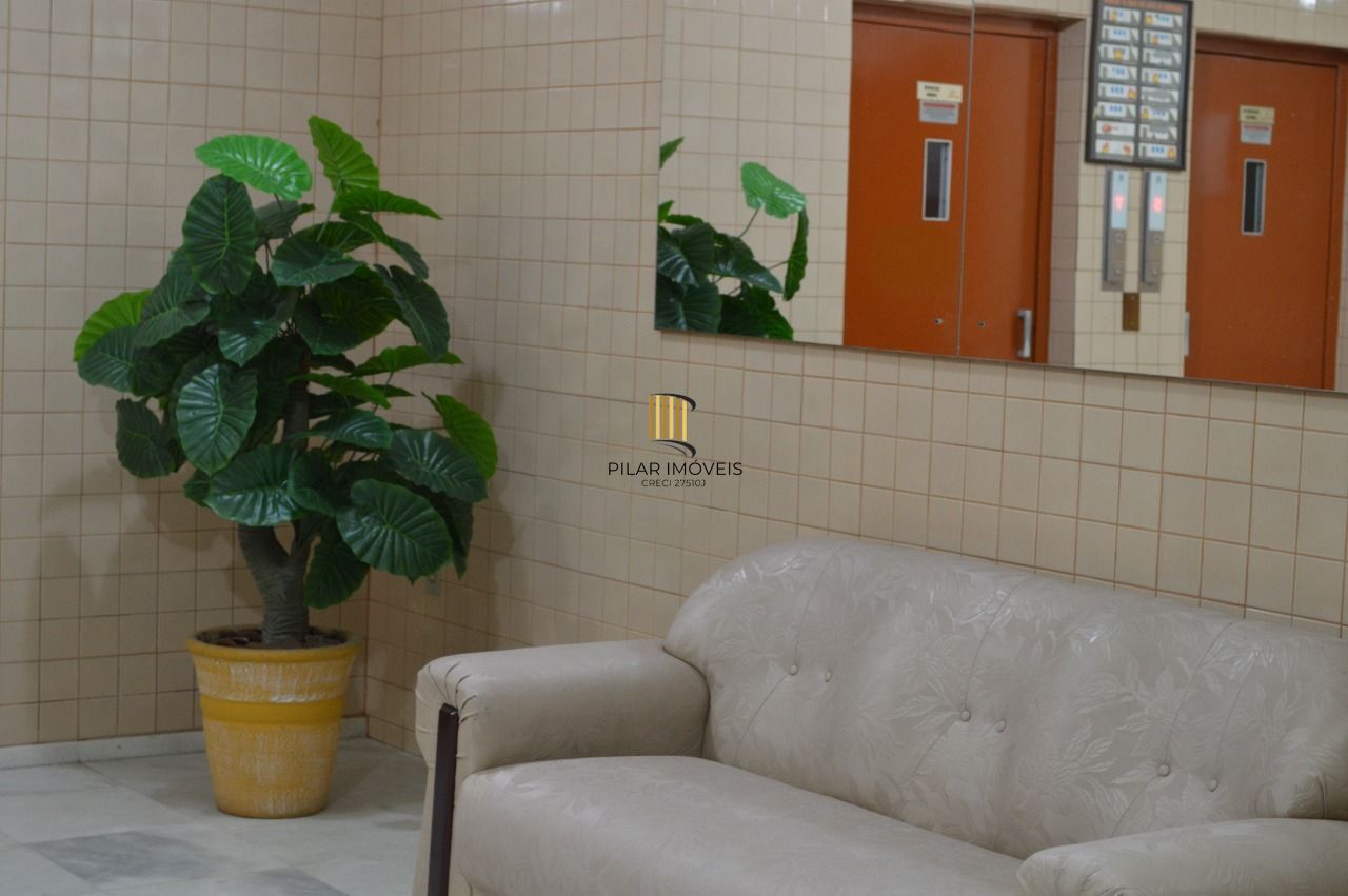 Apartamento com 2 dormitórios e terraço na Cristóvão Colombo!