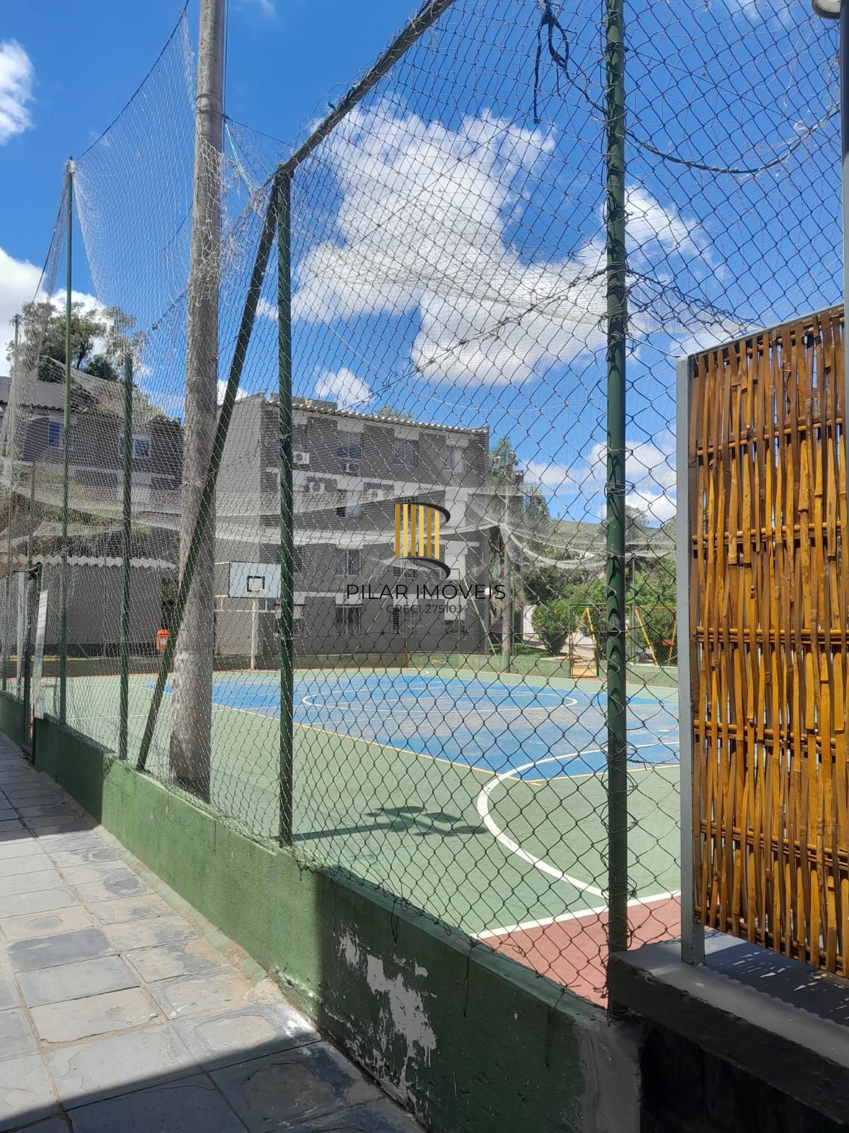 Apartamento com 02 dormitórios com vaga de garagem por convenção
