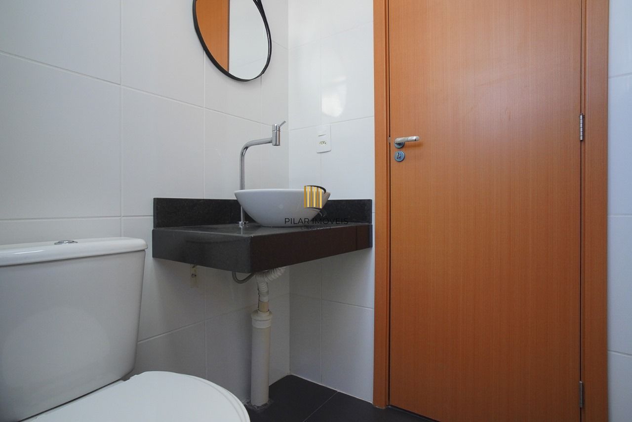 Apartamento com 02 dormitórios e com vaga de garagem