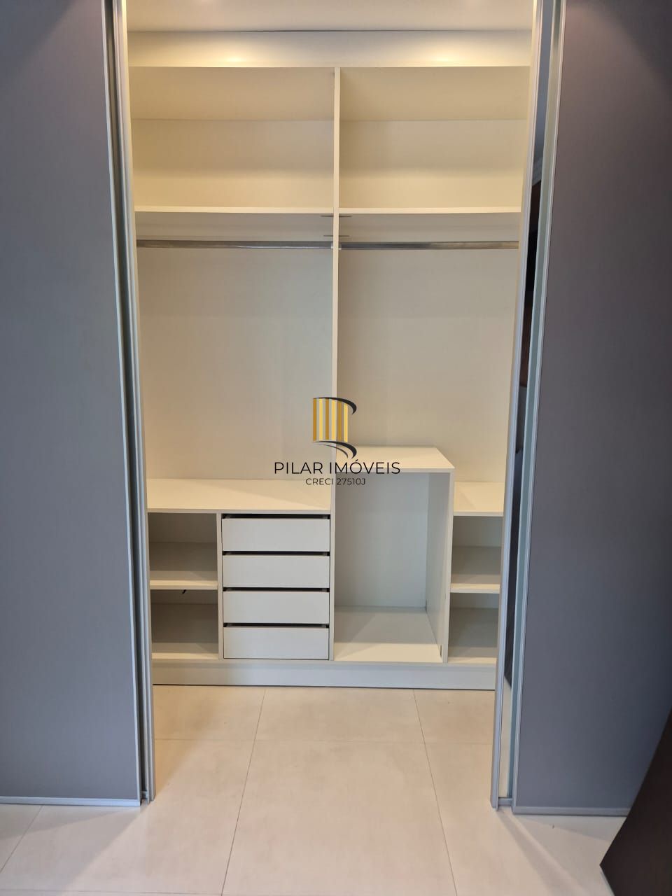 Apartamento com 02 suítes e duas vagas de garagem