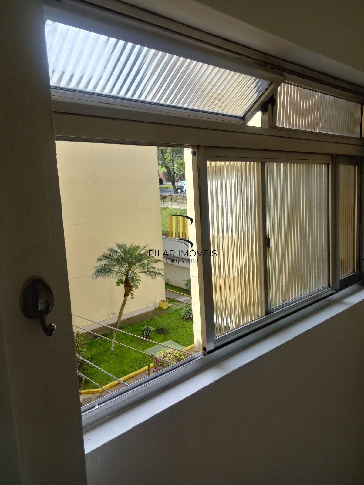 Apartamento com 02 dormitórios com vaga de garagem por convenção