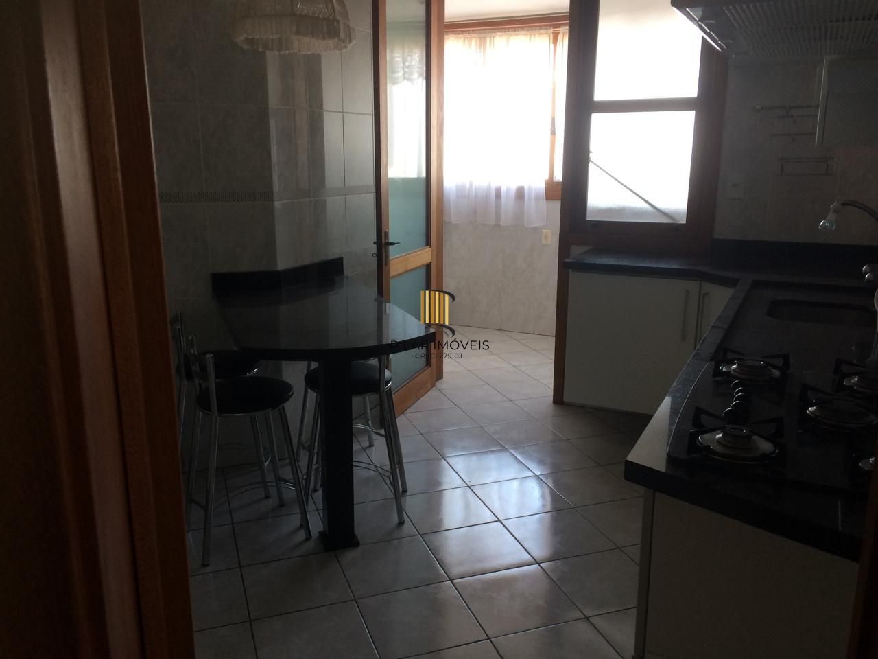 Apartamento com 04 dormitórios e vaga de garagem escriturada