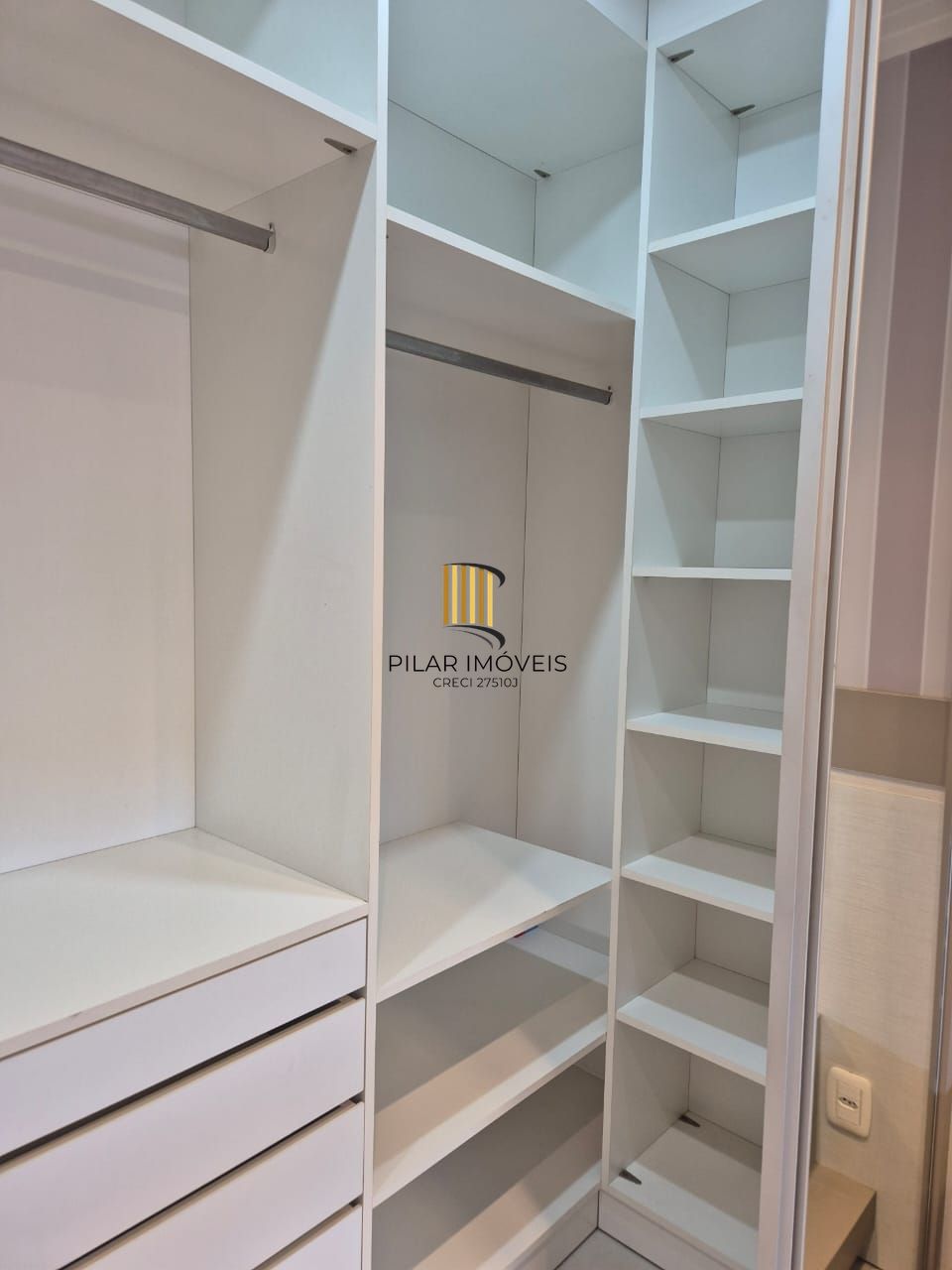 Apartamento com 02 suítes e duas vagas de garagem