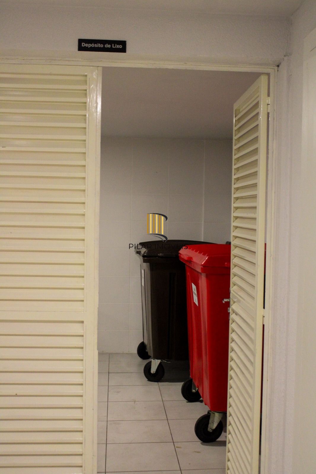 Apartamento 02 dormitórios com 01 suíte e 01 vaga de garagem escriturada