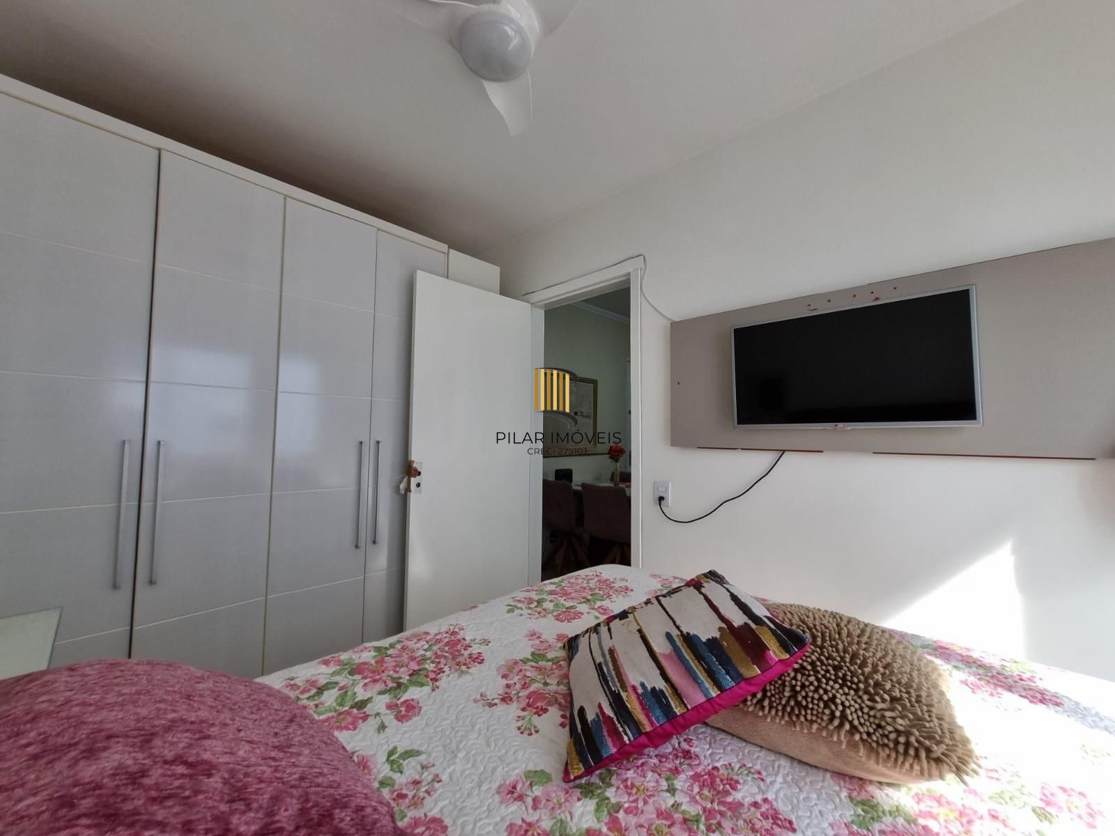 Vende apartamento semimobiliado no bairro Passo da Areia