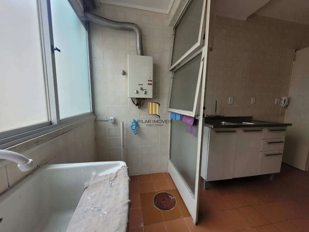 Apartamento de frente 2 dormitórios e vaga coberta próximo do Hospital Conceição