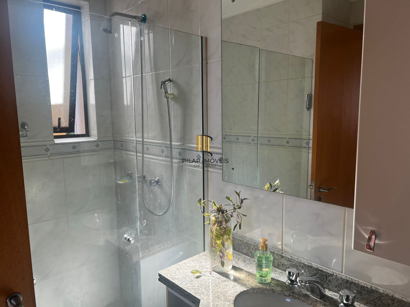 Excelente apartamento 02 dormitórios com garagem escriturada Bairro Rio Branco