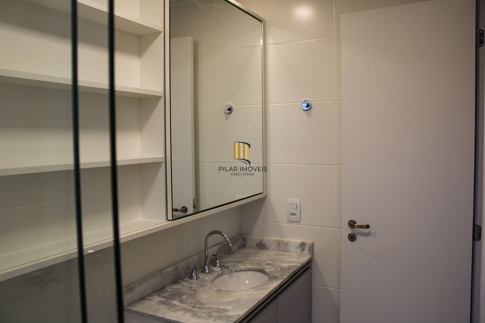 Apartamento 02 dormitórios com 01 suíte e 01 vaga de garagem escriturada