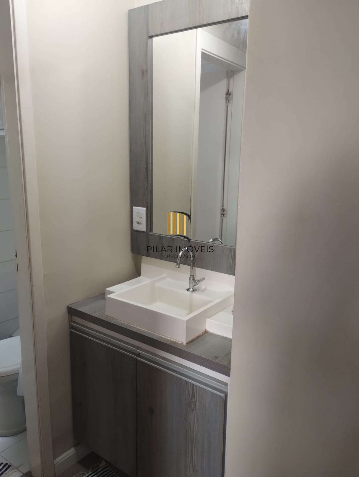 Apartamento 02 dormitórios com vaga no Bairro Sarandi