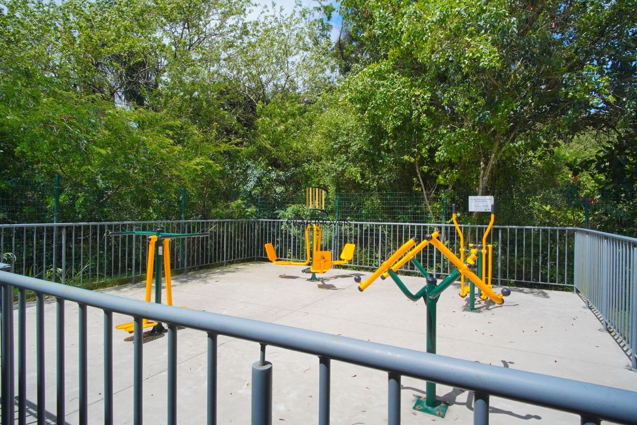 Apartamento com 02 dormitórios e com vaga de garagem