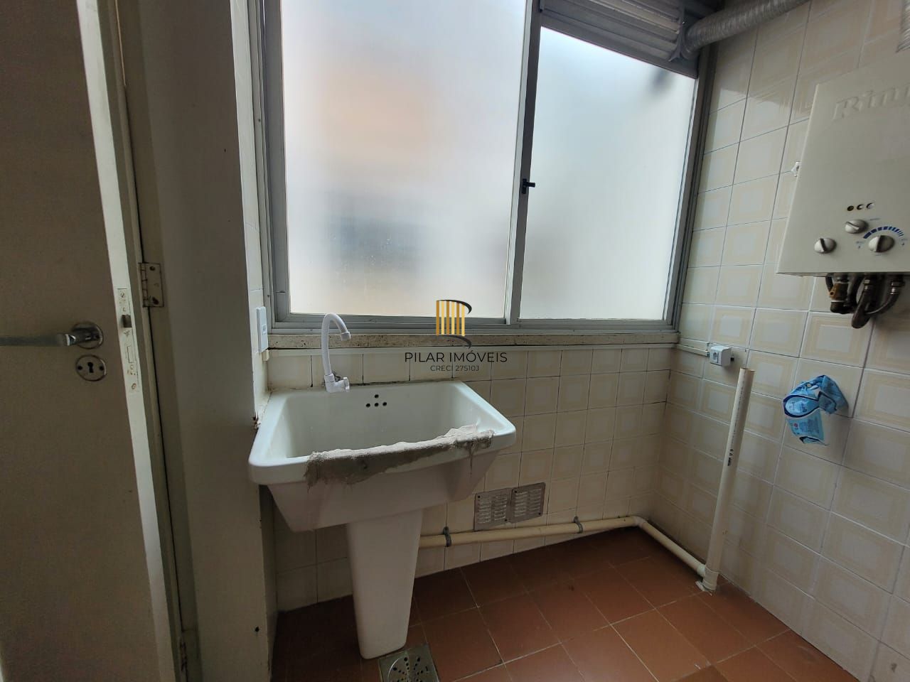 Apartamento de frente 2 dormitórios e vaga coberta próximo do Hospital Conceição