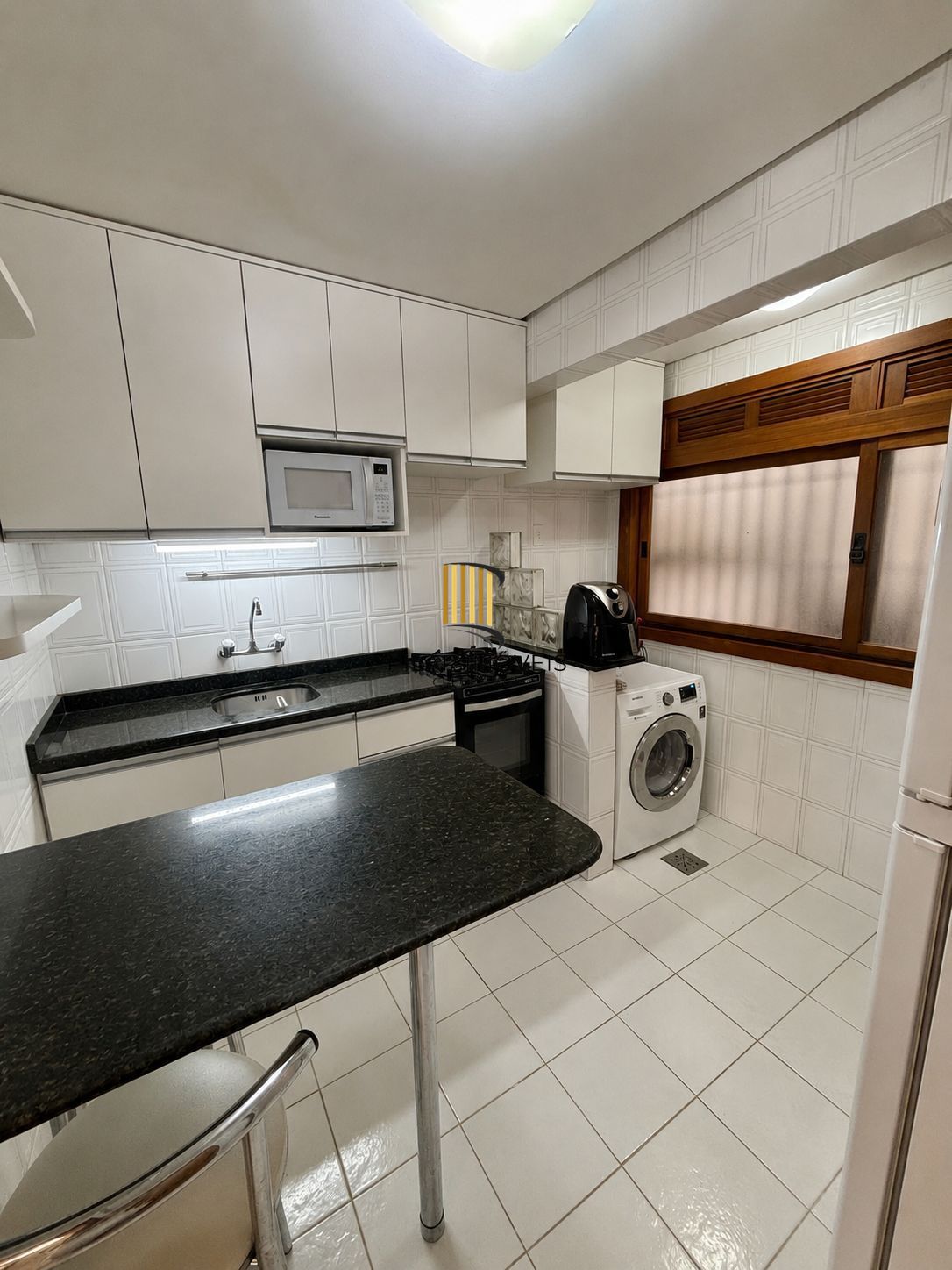 Apartamento com 01 dormitório com 01 vaga de garagem escriturada
