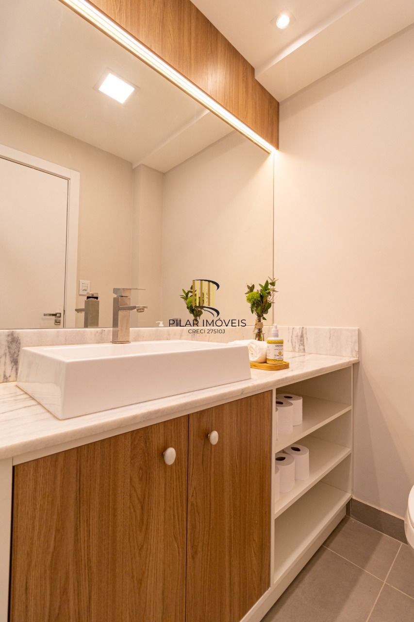 Apartamento com 02 dormitórios e com 01 vaga de garagem Mont Serrat