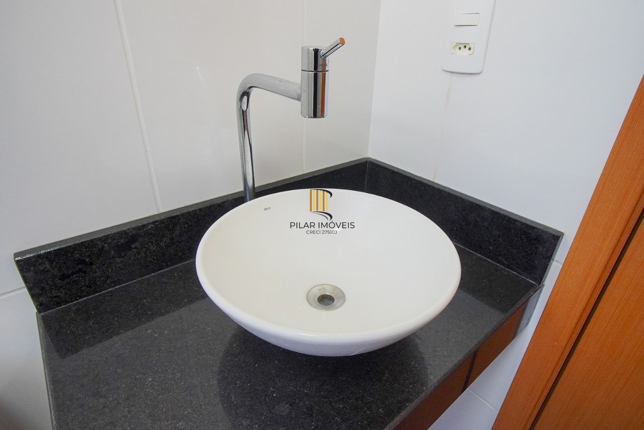 Apartamento com 02 dormitórios e com vaga de garagem