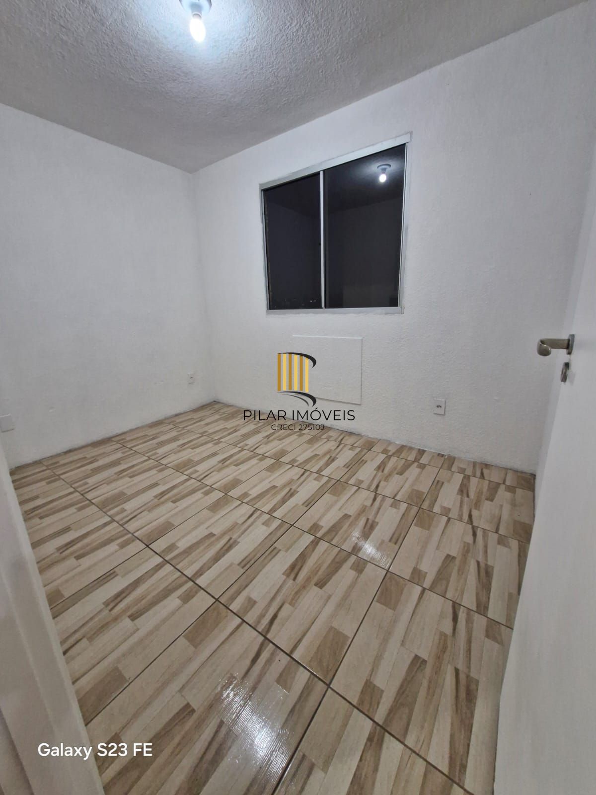 Apartamento com 02 dormitórios e com vaga de estacionamento rotativo