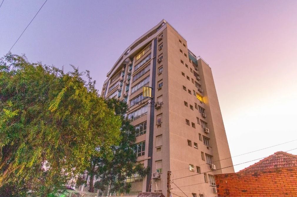 Cobertura de 01 dormitório com 02 vagas de garagens escrituradas