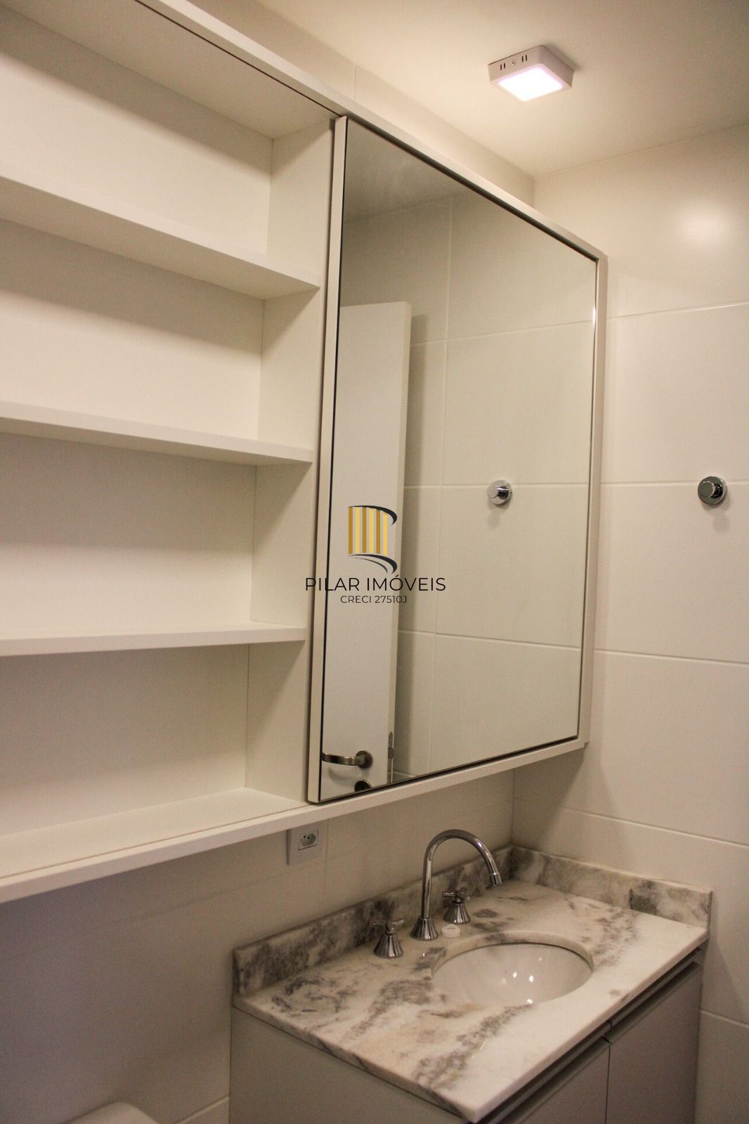 Apartamento 02 dormitórios com 01 suíte e 01 vaga de garagem escriturada