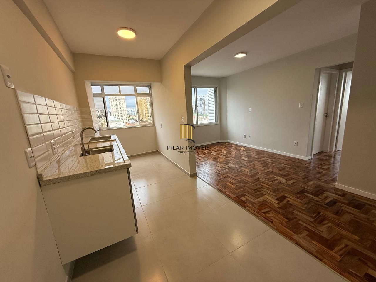 Apartamento com dois dormitórios reformado