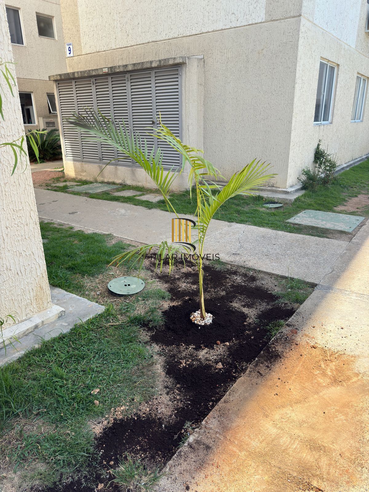 Apartamento 02 dormitórios com garagem