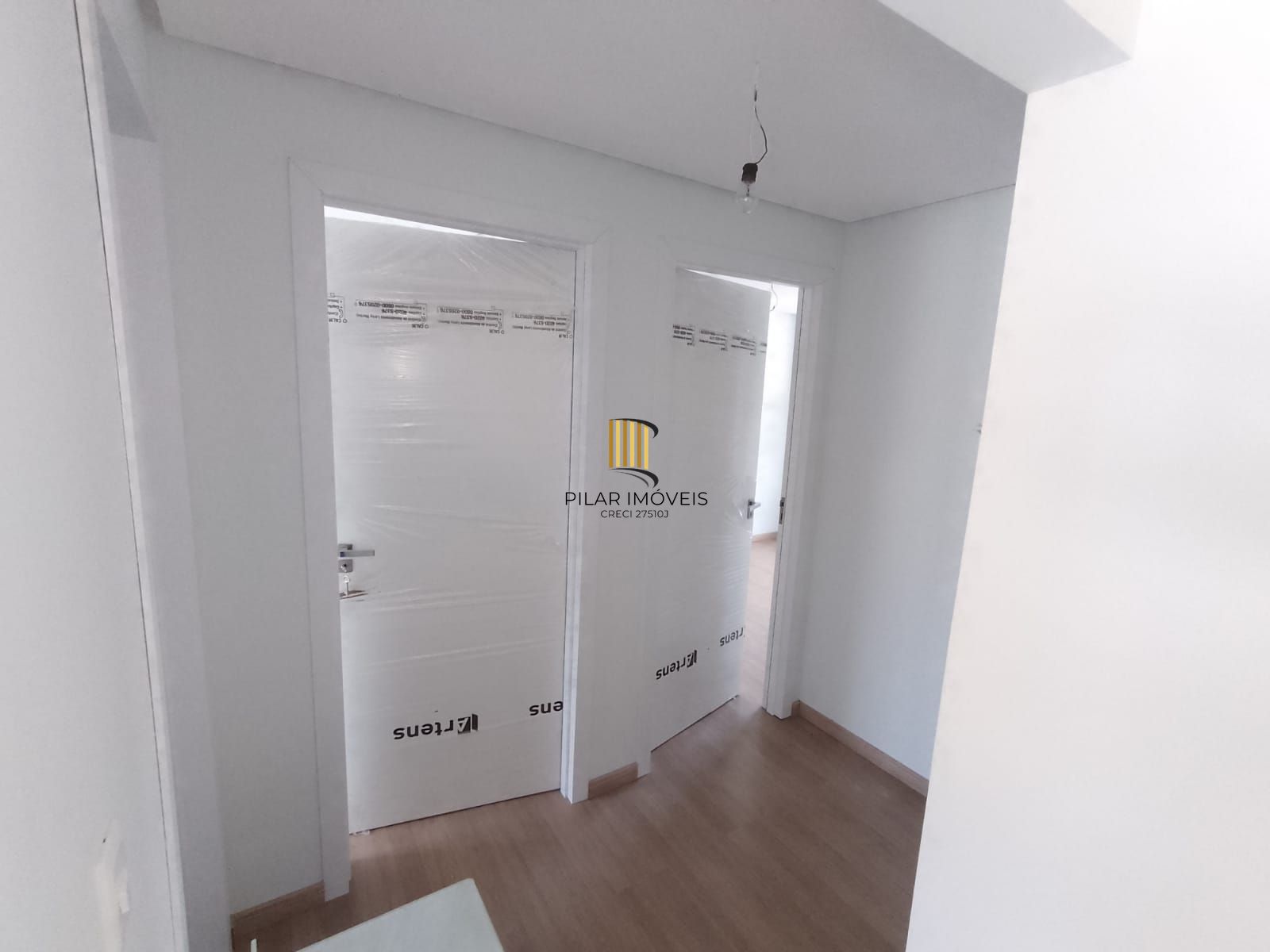 Belíssima casa de 4 dormitórios com 01 suíte  com 2 vagas na  Chácara das Pedras