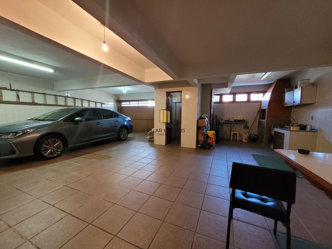 Casa térrea com 04 quartos e com 04 vagas de garagem