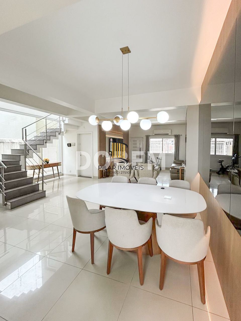 Casa ampla com 4 dormitórios e 290 m² à venda