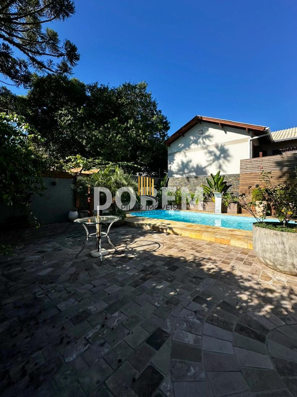 Sobrado Semimobiliado com 4 Quartos e 3 Vagas de Garagem em Bom Jardim, Ivoti, RS