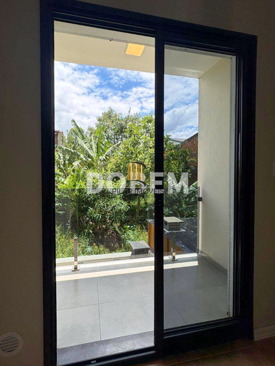 🏢 Apartamento 2 Dormitórios com Sacada e Vaga – Venda de Chaves