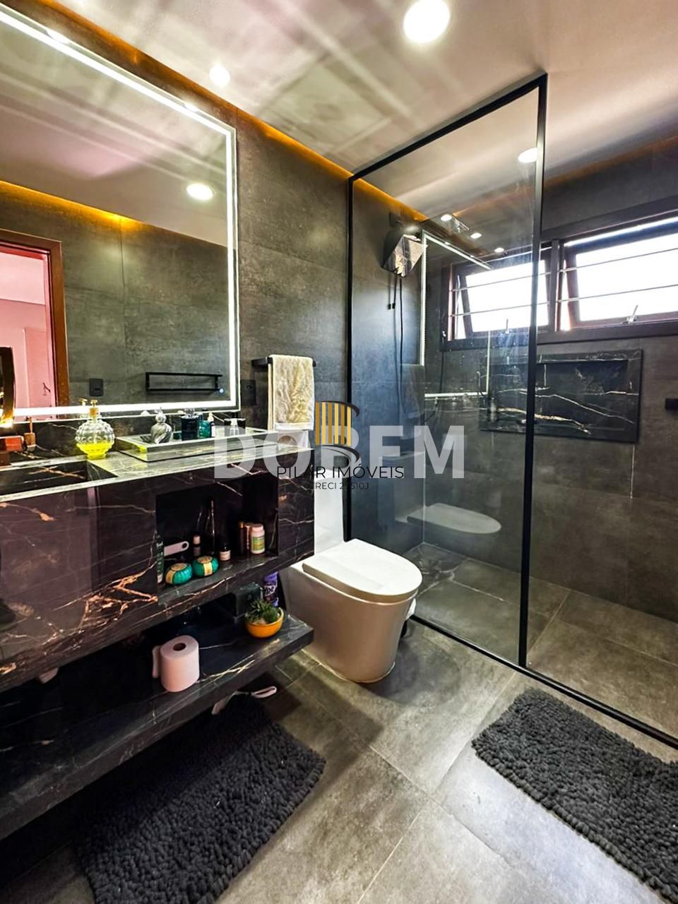 Sobrado Semimobiliado com 4 Quartos e 3 Vagas de Garagem em Bom Jardim, Ivoti, RS