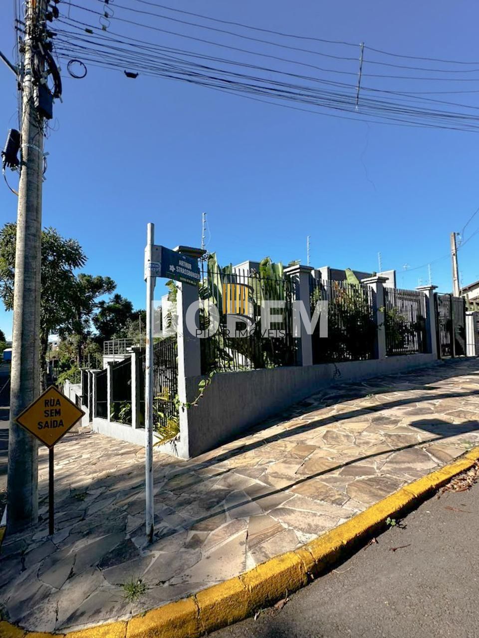Sobrado Semimobiliado com 4 Quartos e 3 Vagas de Garagem em Bom Jardim, Ivoti, RS
