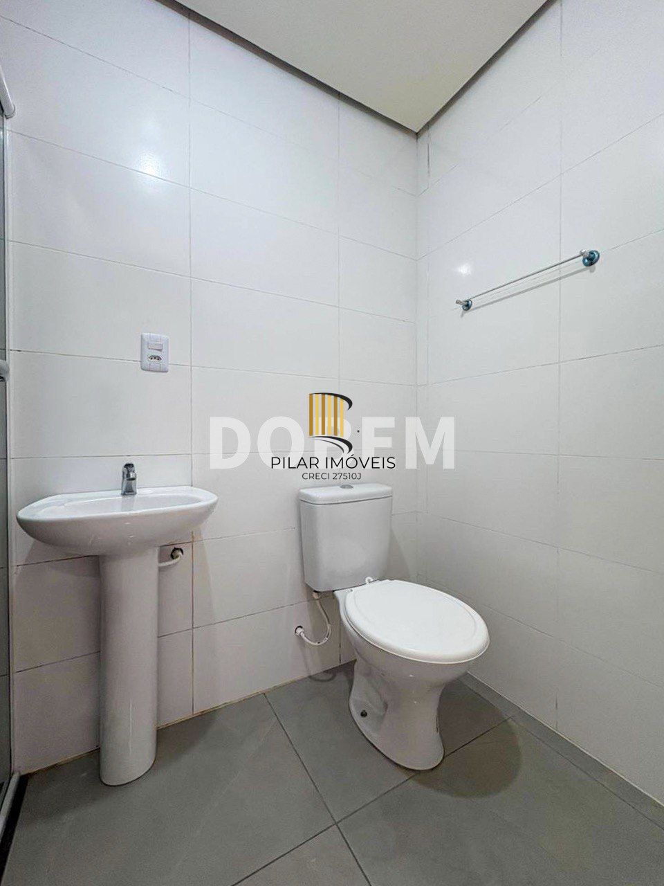 🏢 Apartamento 2 Dormitórios com Sacada e Vaga – Venda de Chaves