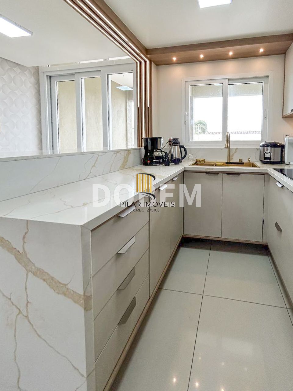 Casa ampla com 4 dormitórios e 290 m² à venda