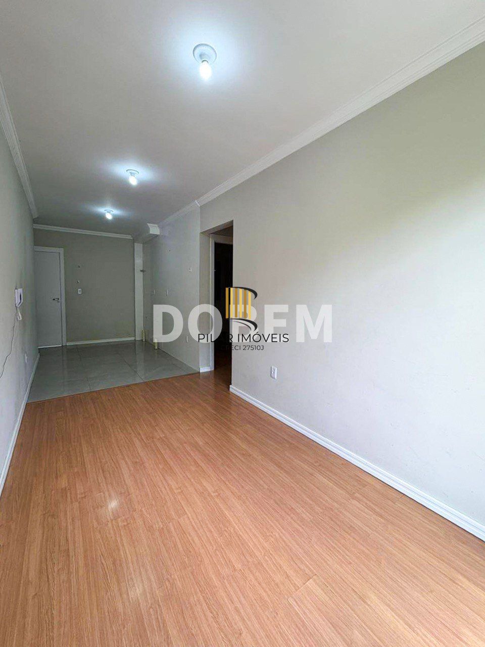 🏢 Apartamento 2 Dormitórios com Sacada e Vaga – Venda de Chaves