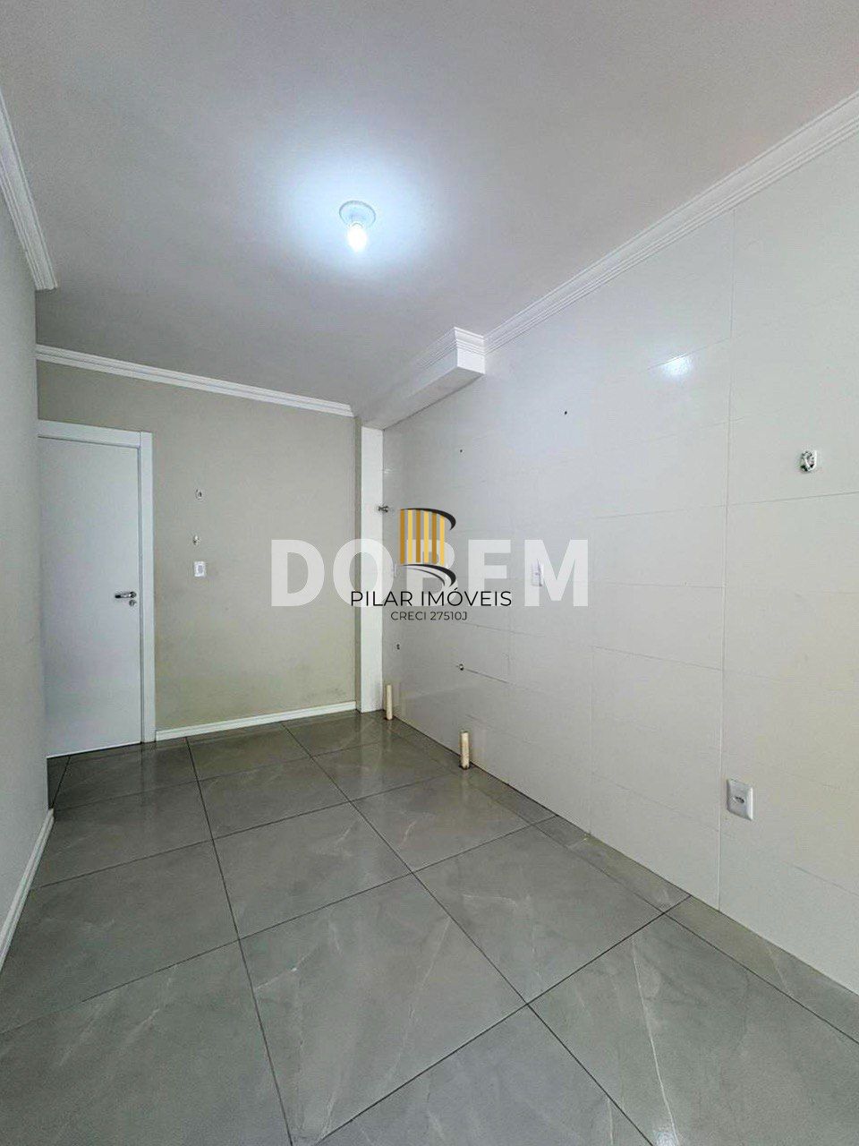 🏢 Apartamento 2 Dormitórios com Sacada e Vaga – Venda de Chaves