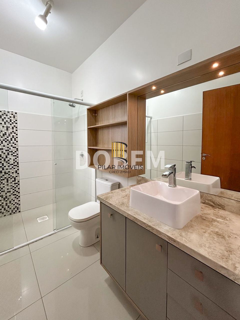 Casa ampla com 4 dormitórios e 290 m² à venda