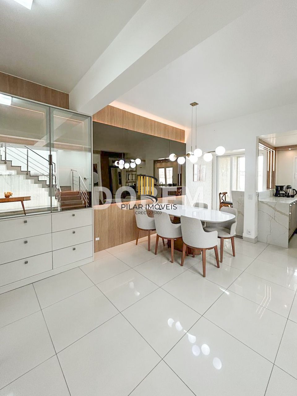 Casa ampla com 4 dormitórios e 290 m² à venda