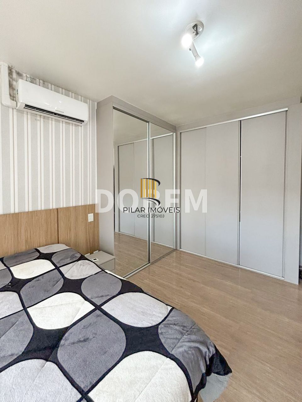 Casa ampla com 4 dormitórios e 290 m² à venda