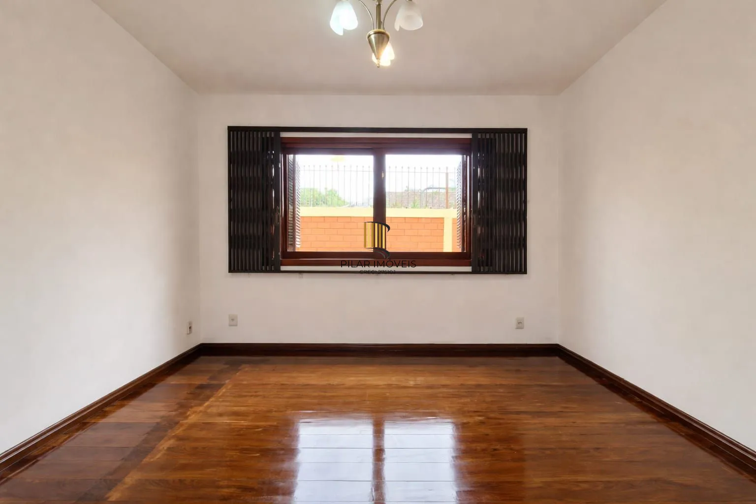 Casa 3 Dormitórios com Suíte | Garagem 6 Carros | Pátio Amplo e Área Gourmet para Alugar