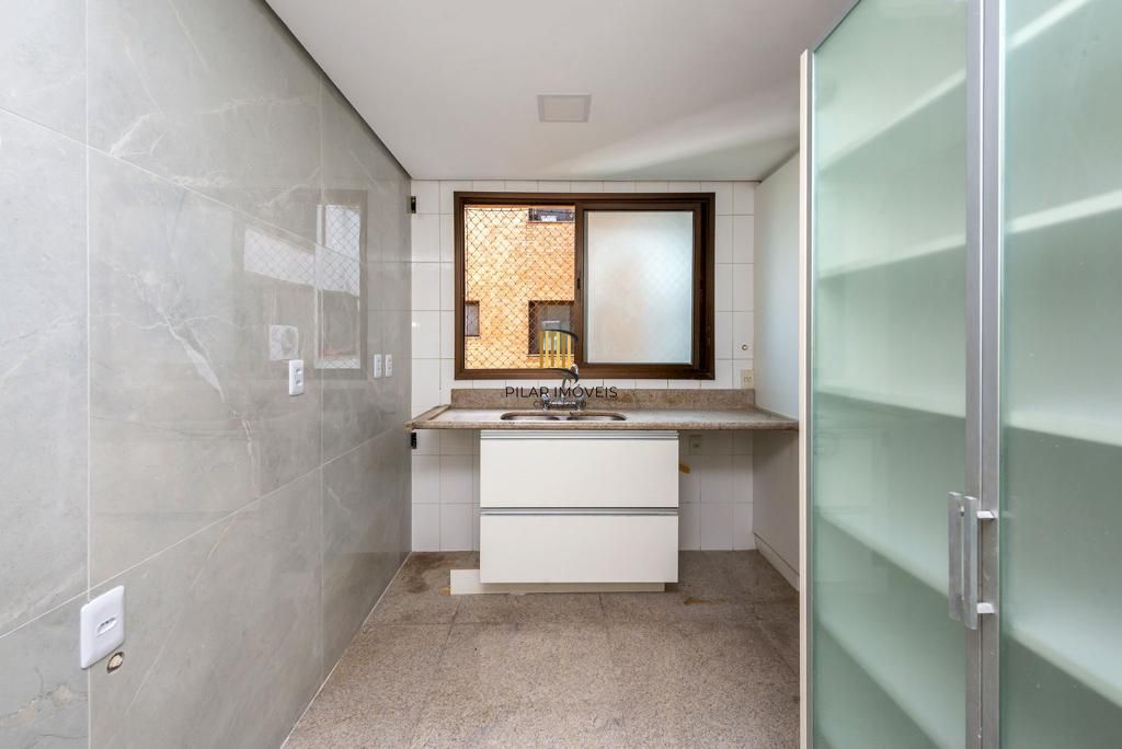 PORTO NOBRE vende excelente apartamento semi mobiliado, com 3 quartos, no bairro Rio Branco.