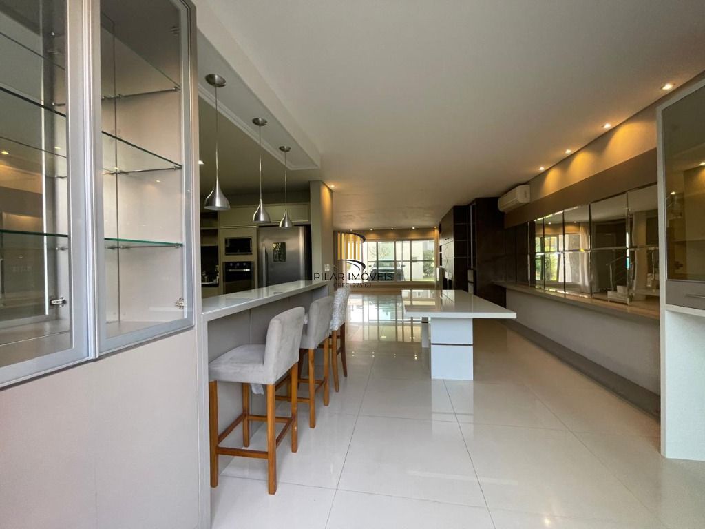 CASA EM CONDOMÍNIO FECHADO