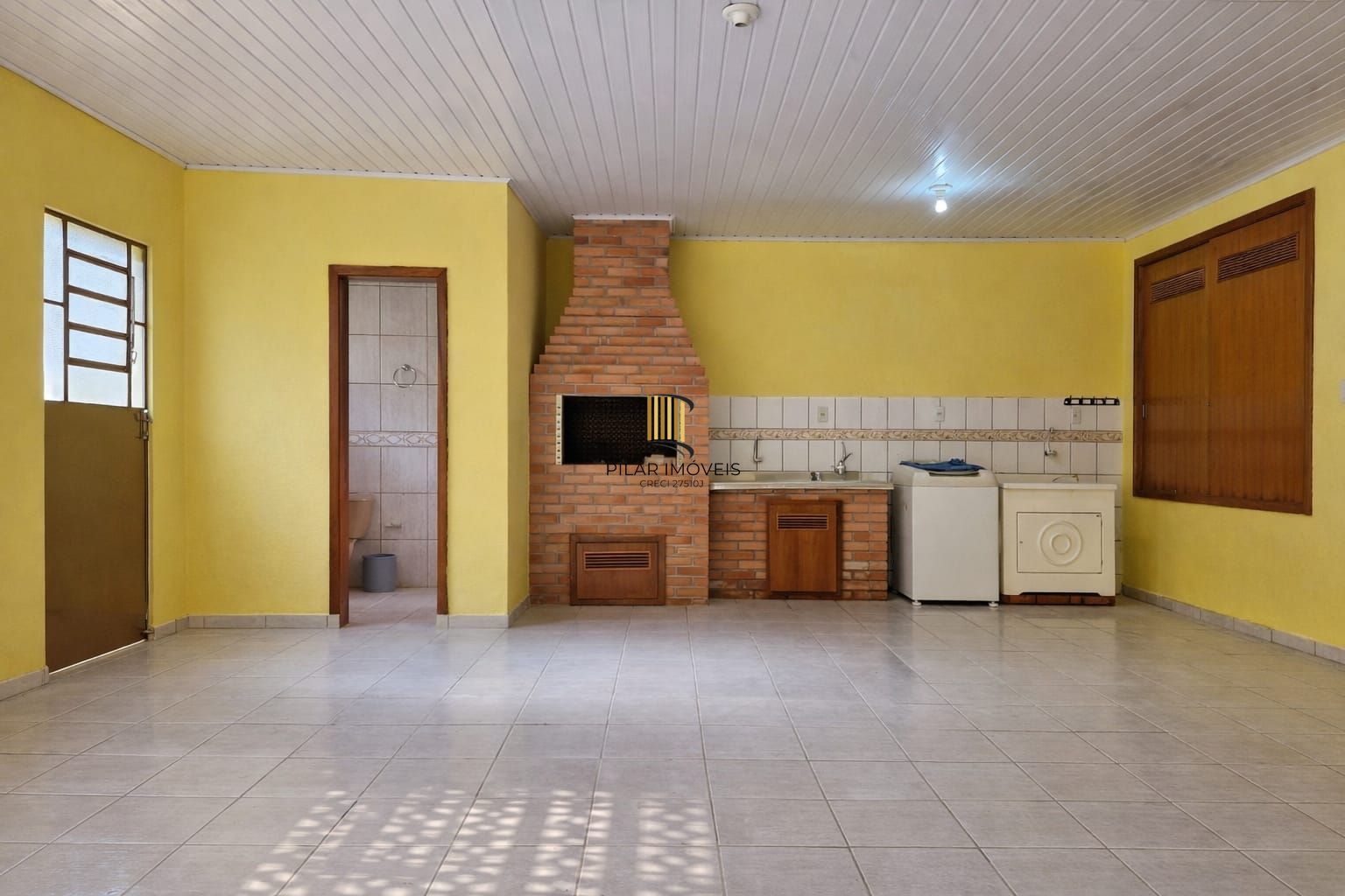 Casa 3 Dormitórios com Suíte | Garagem 6 Carros | Pátio Amplo e Área Gourmet para Alugar