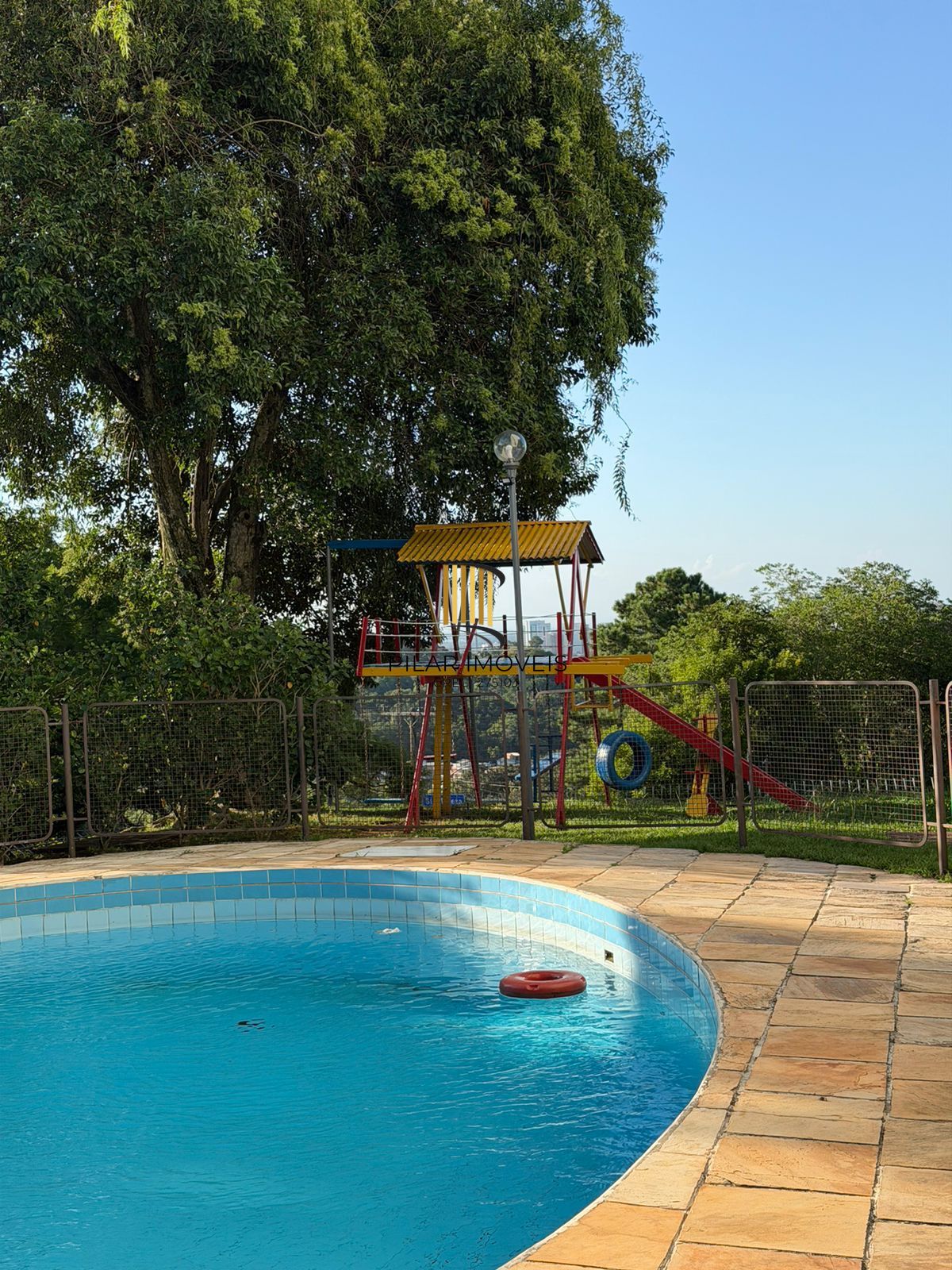 3 minutos do Bourbon Teresópolis, com 110m, 3 dorm e infra completa.