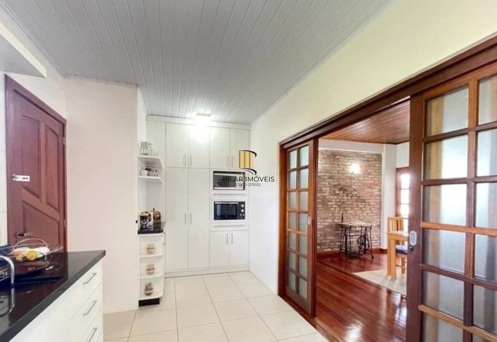 CASA DE 310M² COM CHURRASQUEIRA E HIDROMASSAGEM - SARANDI