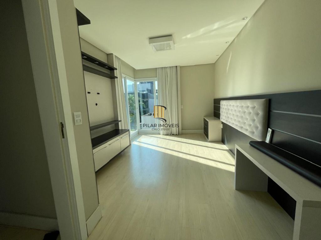 CASA EM CONDOMÍNIO FECHADO