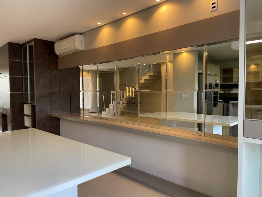 CASA EM CONDOMÍNIO FECHADO