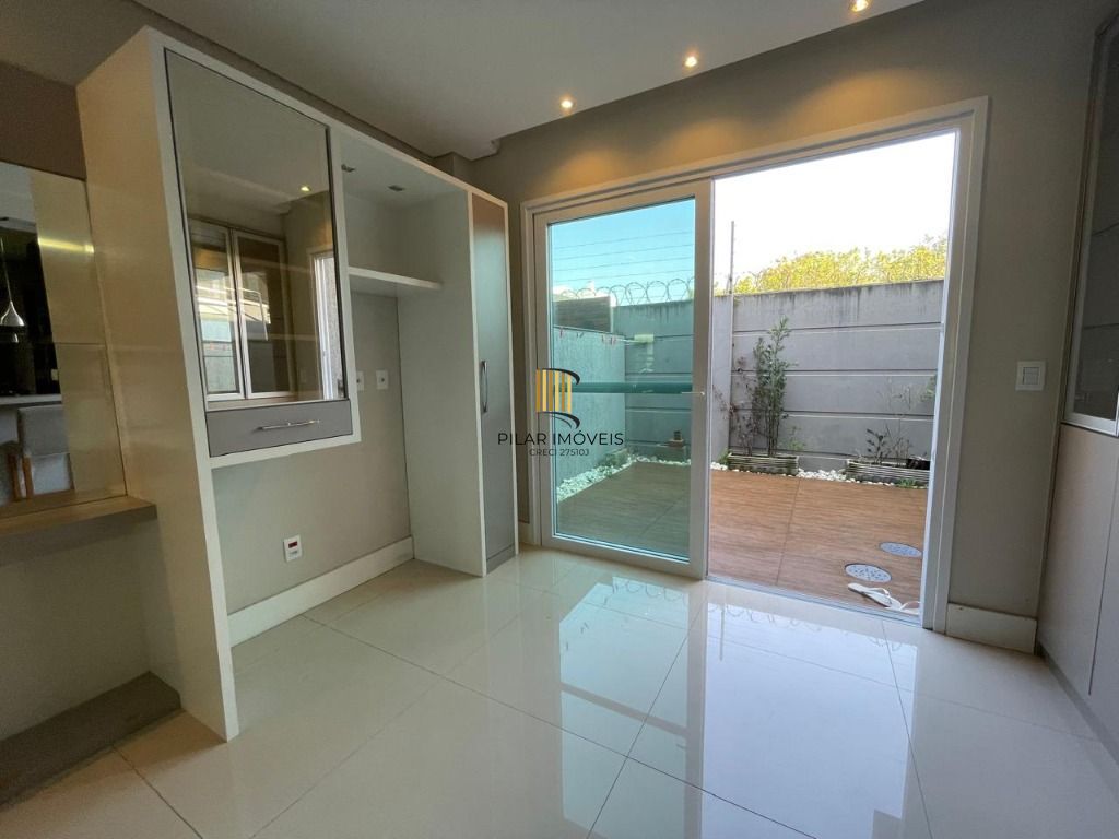 CASA EM CONDOMÍNIO FECHADO