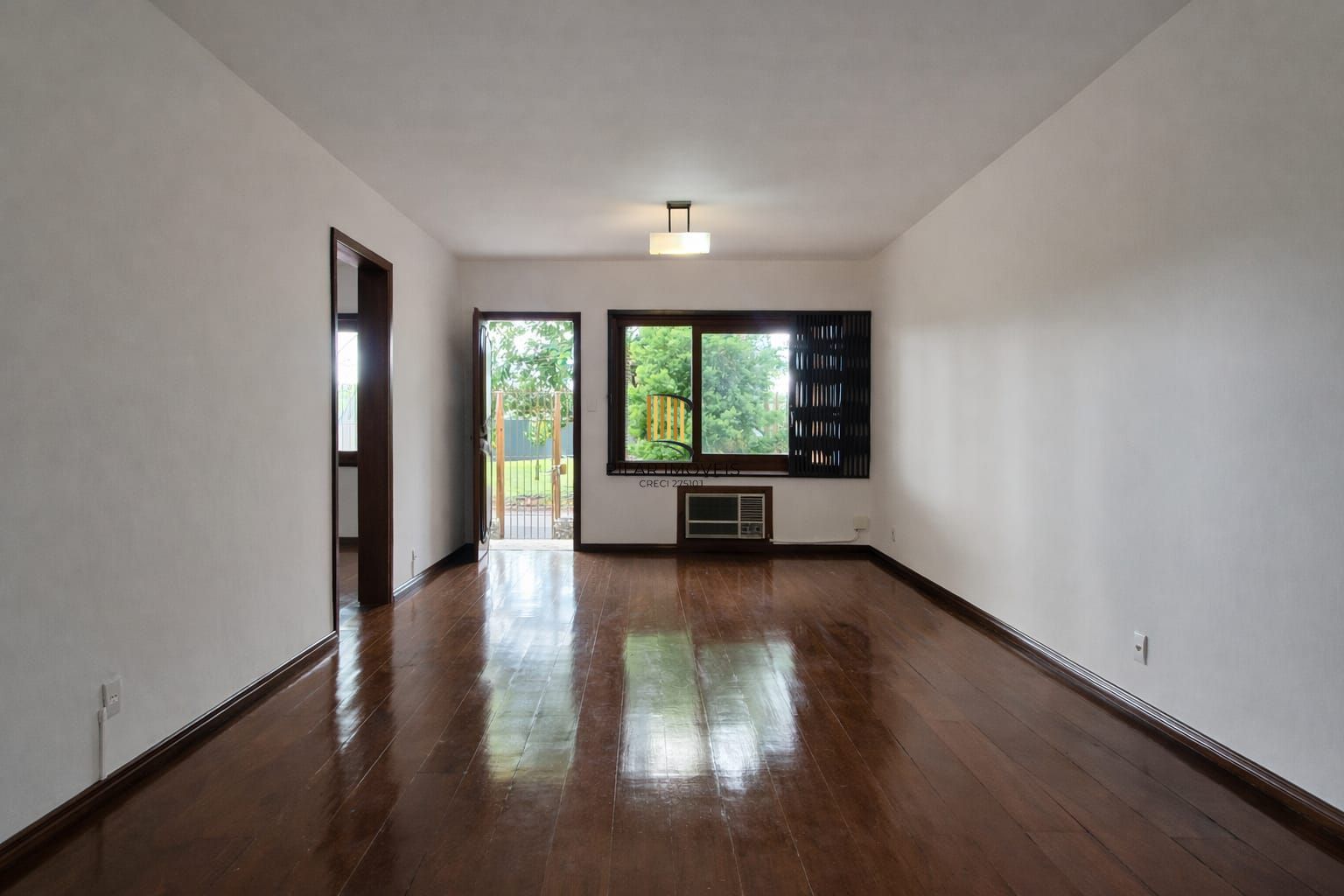 Casa 3 Dormitórios com Suíte | Garagem 6 Carros | Pátio Amplo e Área Gourmet para Alugar